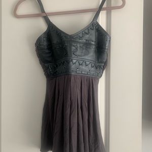 Great sky top with leather